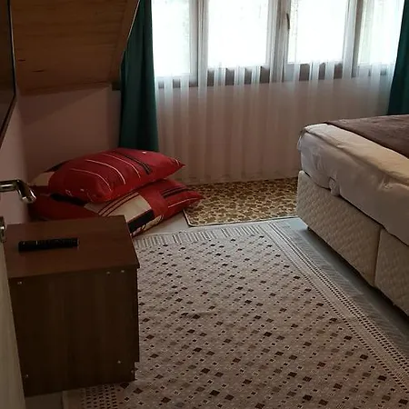 Oezbek Ve Kafe 아파트호텔 3*